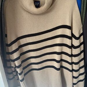GAP Women's Turtleneck Sweater in Tan and Black